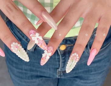 Press on Nails ( Úp móng)